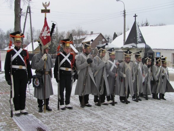 Ostrołęccy „Czwartacy” uczestniczyli w uroczystości przeniesienia szczątków żołnierzy Powstania Listopadowego - zdjęcie #5 - eOstroleka.pl