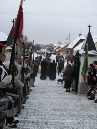 Ostrołęccy „Czwartacy” uczestniczyli w uroczystości przeniesienia szczątków żołnierzy Powstania Listopadowego - zdjęcie #11 - eOstroleka.pl