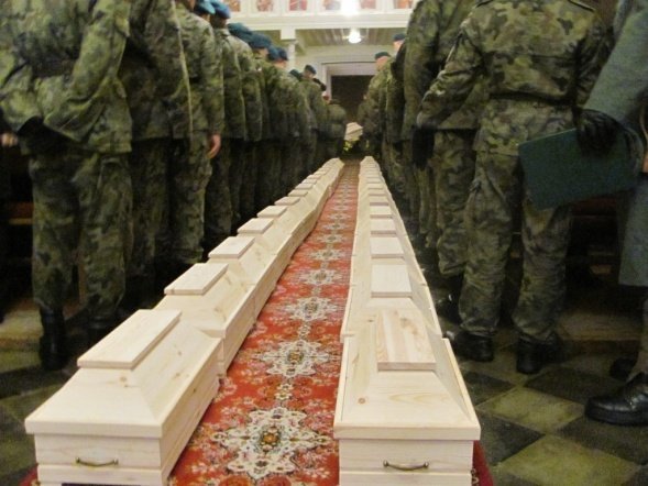 Ostrołęccy „Czwartacy” uczestniczyli w uroczystości przeniesienia szczątków żołnierzy Powstania Listopadowego - zdjęcie #24 - eOstroleka.pl