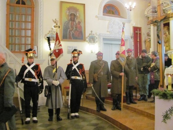 Ostrołęccy „Czwartacy” uczestniczyli w uroczystości przeniesienia szczątków żołnierzy Powstania Listopadowego - zdjęcie #30 - eOstroleka.pl