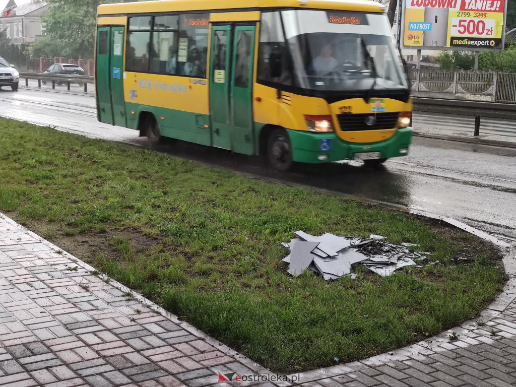 Kierowca nie zmieścił się pod kładką dla pieszych nad ulicą Traugutta [25.05.2021] - zdjęcie #9 - eOstroleka.pl