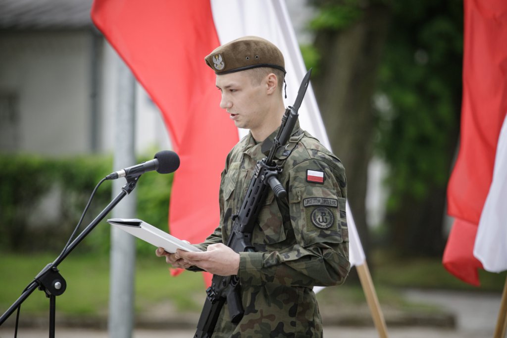 16 świeżo upieczonych terytorialsów już po przysiędze [01.06.2021] - zdjęcie #5 - eOstroleka.pl