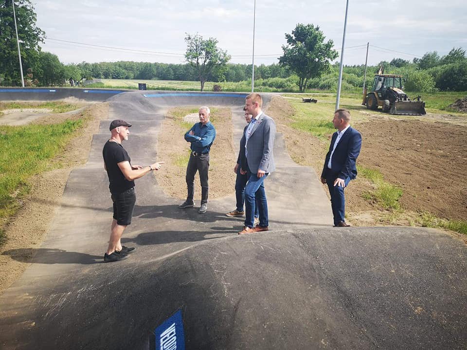 Mini pumptrack w Rzekuniu już czeka na najmłodszych [03.06.2021] - zdjęcie #4 - eOstroleka.pl