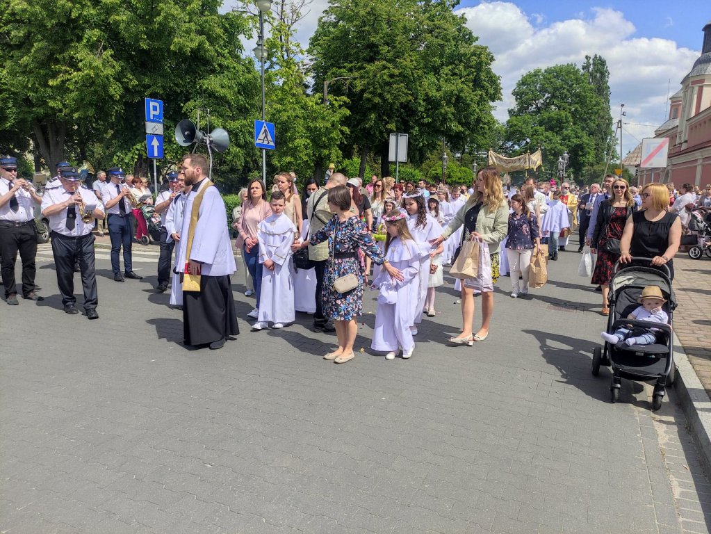 Boże Ciało 2021 parafii pw. św. Antoniego Padewskiego w Ostrołęce [03.06.2021] - zdjęcie #27 - eOstroleka.pl