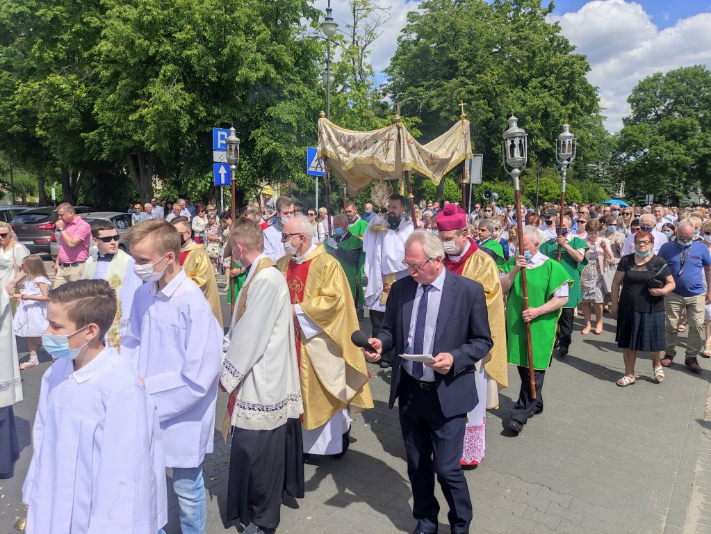 Boże Ciało 2021 parafii pw. św. Antoniego Padewskiego w Ostrołęce [03.06.2021] - zdjęcie #38 - eOstroleka.pl