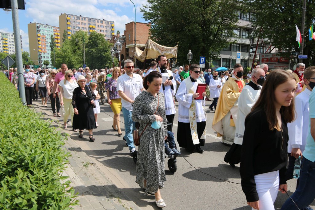 Boże Ciało 2021 parafii pw. św. Antoniego Padewskiego w Ostrołęce [03.06.2021] - zdjęcie #129 - eOstroleka.pl