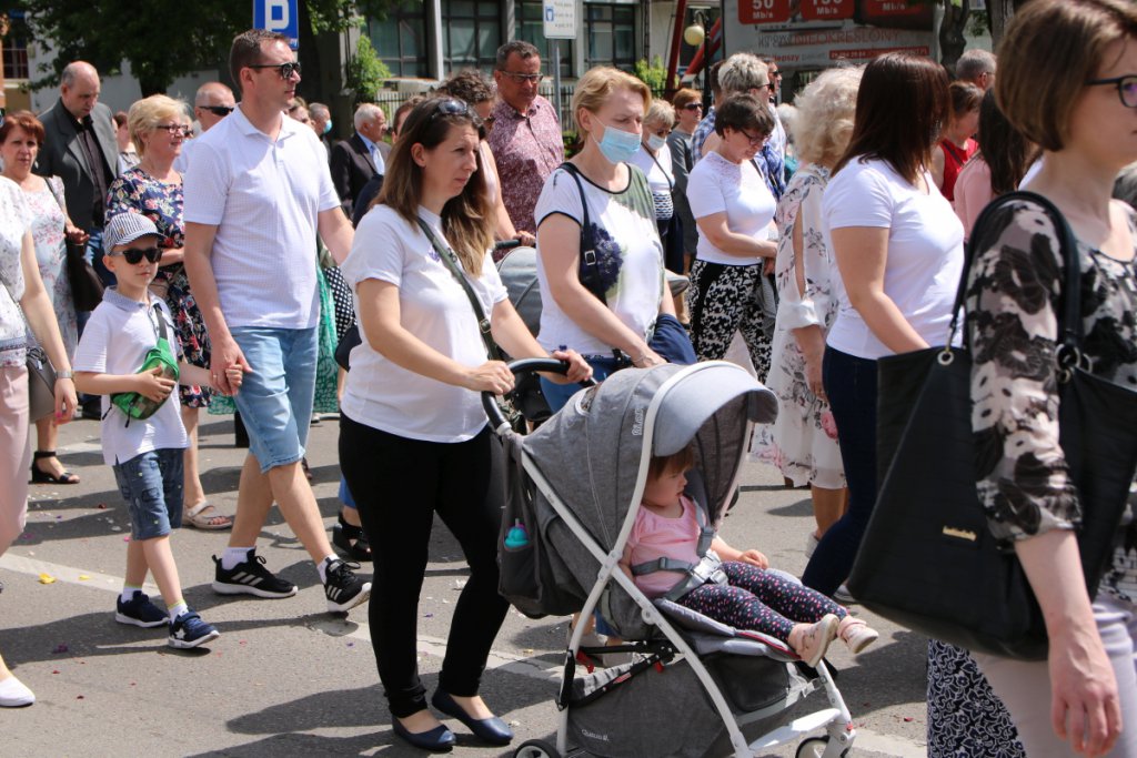 Boże Ciało 2021 parafii pw. św. Antoniego Padewskiego w Ostrołęce [03.06.2021] - zdjęcie #57 - eOstroleka.pl
