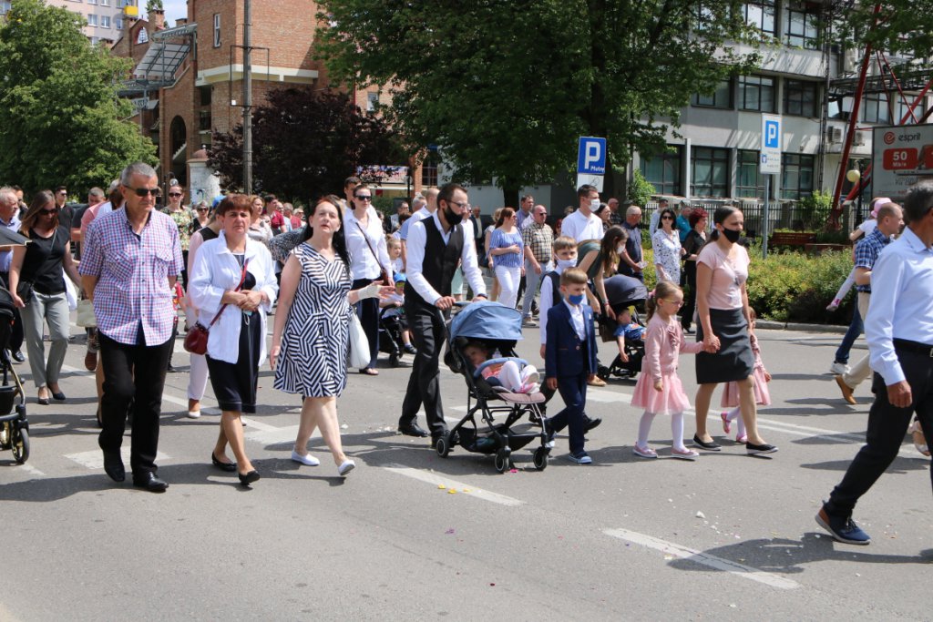 Boże Ciało 2021 parafii pw. św. Antoniego Padewskiego w Ostrołęce [03.06.2021] - zdjęcie #35 - eOstroleka.pl