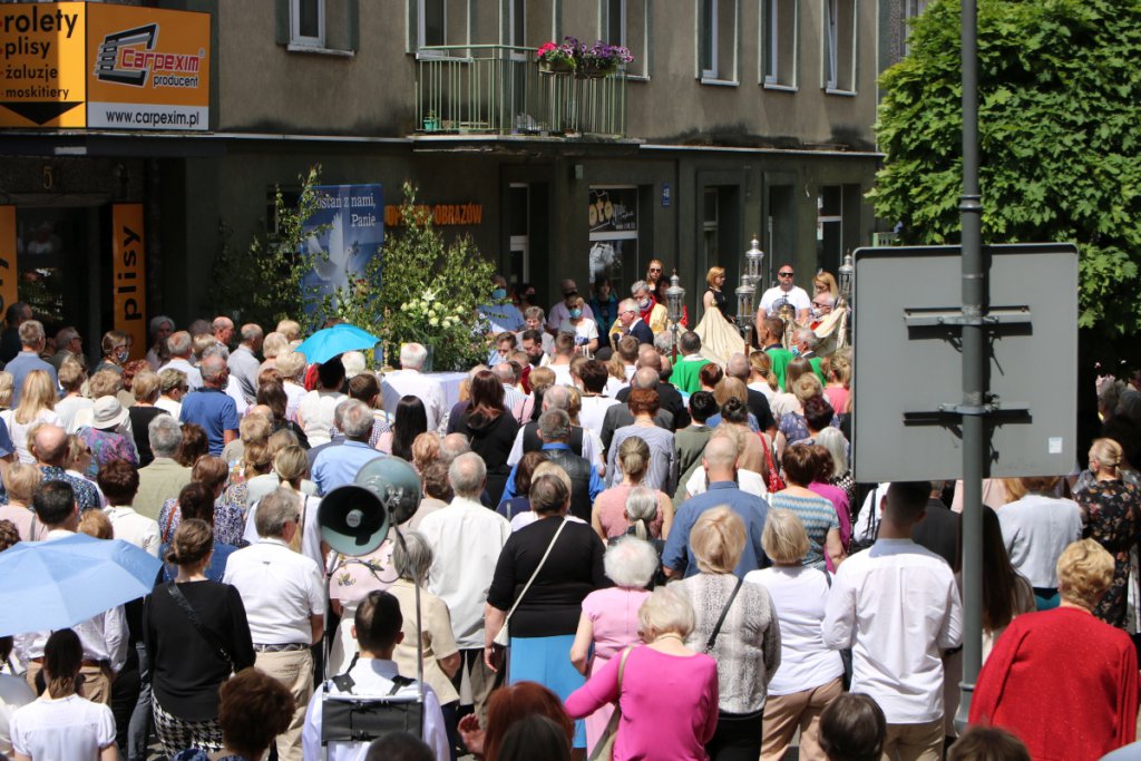 Boże Ciało 2021 parafii pw. św. Antoniego Padewskiego w Ostrołęce [03.06.2021] - zdjęcie #21 - eOstroleka.pl