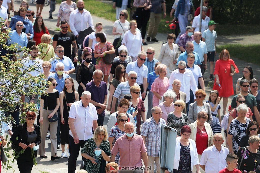 Boże Ciało 2021 w parafii Zbawiciela Świata w Ostrołęce [03.06.2021] - zdjęcie #38 - eOstroleka.pl