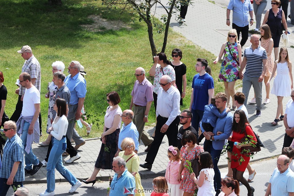 Boże Ciało 2021 w parafii Zbawiciela Świata w Ostrołęce [03.06.2021] - zdjęcie #24 - eOstroleka.pl