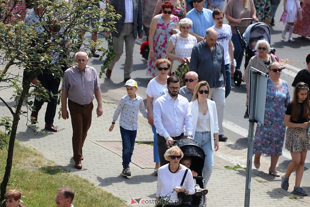 Boże Ciało 2021 w parafii Zbawiciela Świata w Ostrołęce [03.06.2021] - zdjęcie #18 - eOstroleka.pl