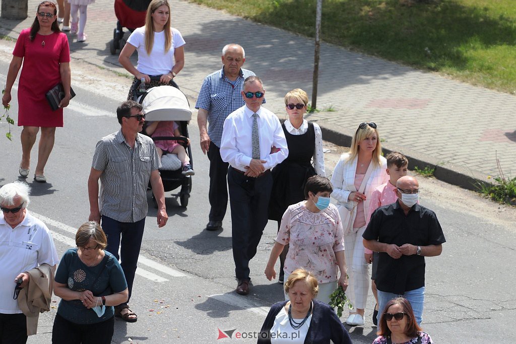 Boże Ciało 2021 w parafii Zbawiciela Świata w Ostrołęce [03.06.2021] - zdjęcie #16 - eOstroleka.pl