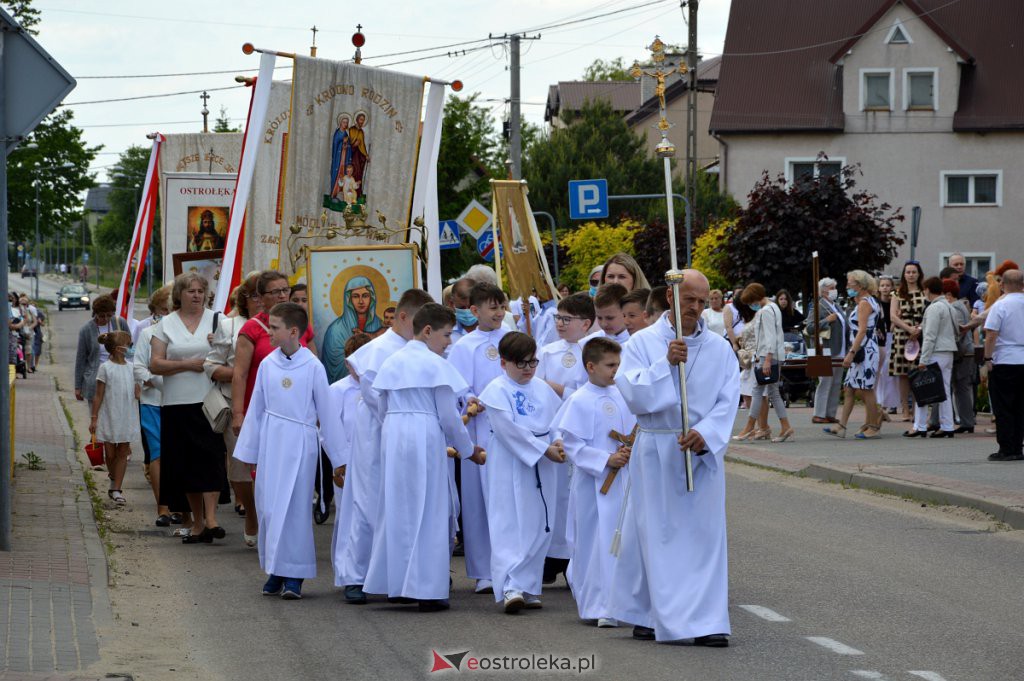 Boże Ciało 2021 parafii pw. NMP Królowej Rodzin w Ostrołęce [03.06.2021] - zdjęcie #7 - eOstroleka.pl