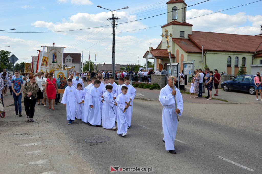 Boże Ciało 2021 parafii pw. NMP Królowej Rodzin w Ostrołęce [03.06.2021] - zdjęcie #10 - eOstroleka.pl