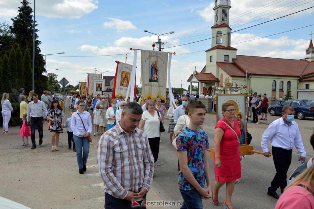 Boże Ciało 2021 parafii pw. NMP Królowej Rodzin w Ostrołęce [03.06.2021] - zdjęcie #16 - eOstroleka.pl