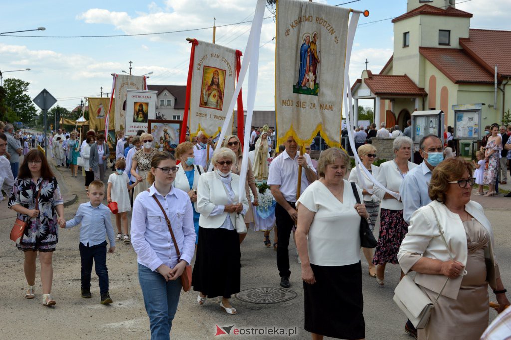 Boże Ciało 2021 parafii pw. NMP Królowej Rodzin w Ostrołęce [03.06.2021] - zdjęcie #17 - eOstroleka.pl