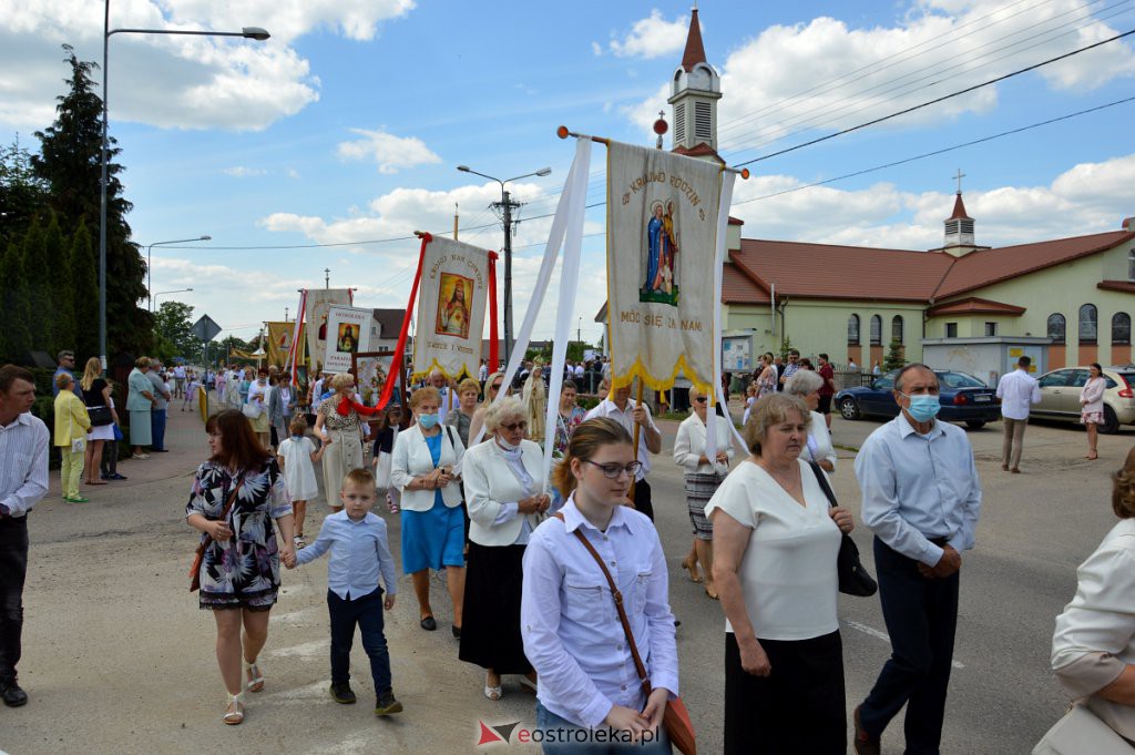 Boże Ciało 2021 parafii pw. NMP Królowej Rodzin w Ostrołęce [03.06.2021] - zdjęcie #18 - eOstroleka.pl