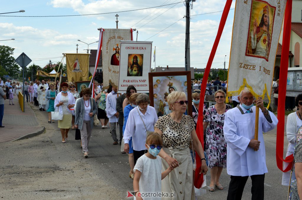 Boże Ciało 2021 parafii pw. NMP Królowej Rodzin w Ostrołęce [03.06.2021] - zdjęcie #20 - eOstroleka.pl