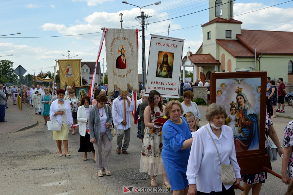 Boże Ciało 2021 parafii pw. NMP Królowej Rodzin w Ostrołęce [03.06.2021] - zdjęcie #24 - eOstroleka.pl