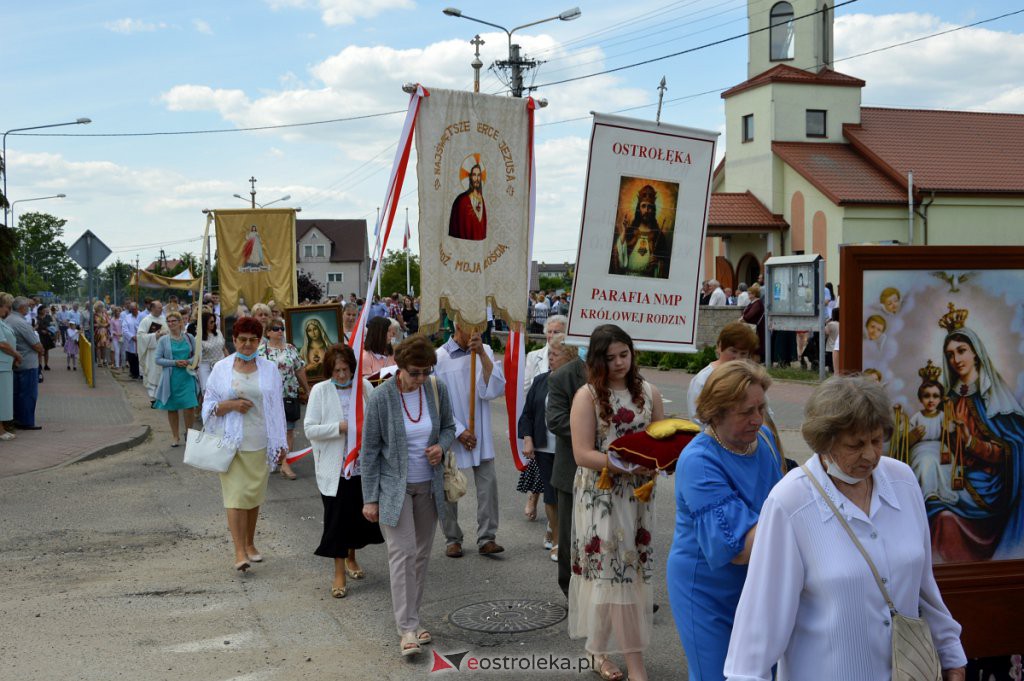 Boże Ciało 2021 parafii pw. NMP Królowej Rodzin w Ostrołęce [03.06.2021] - zdjęcie #25 - eOstroleka.pl