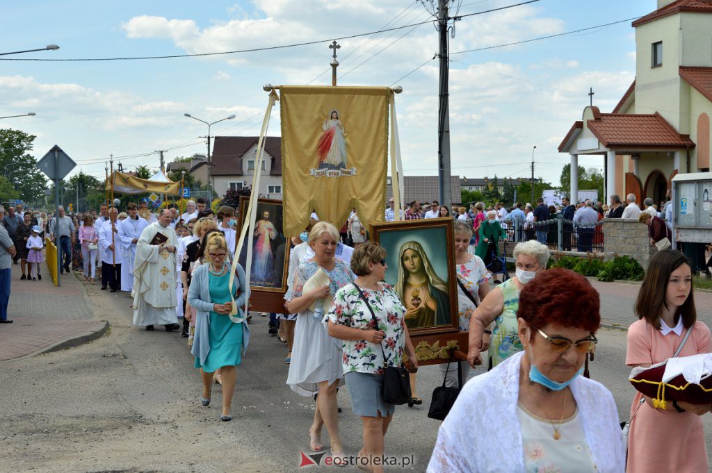 Boże Ciało 2021 parafii pw. NMP Królowej Rodzin w Ostrołęce [03.06.2021] - zdjęcie #27 - eOstroleka.pl