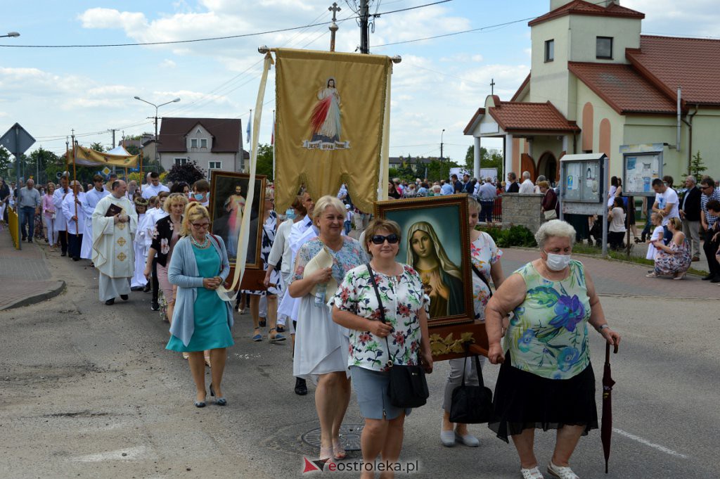 Boże Ciało 2021 parafii pw. NMP Królowej Rodzin w Ostrołęce [03.06.2021] - zdjęcie #29 - eOstroleka.pl