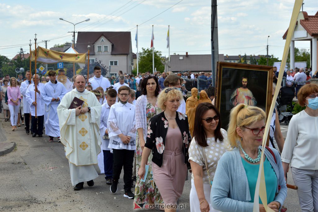 Boże Ciało 2021 parafii pw. NMP Królowej Rodzin w Ostrołęce [03.06.2021] - zdjęcie #33 - eOstroleka.pl