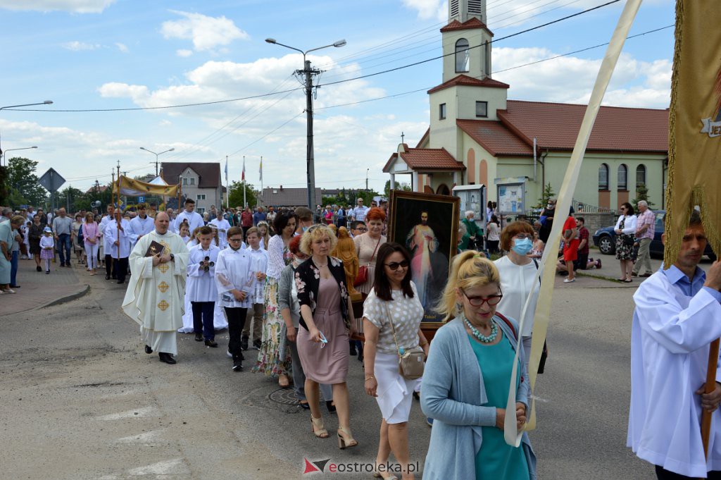 Boże Ciało 2021 parafii pw. NMP Królowej Rodzin w Ostrołęce [03.06.2021] - zdjęcie #34 - eOstroleka.pl