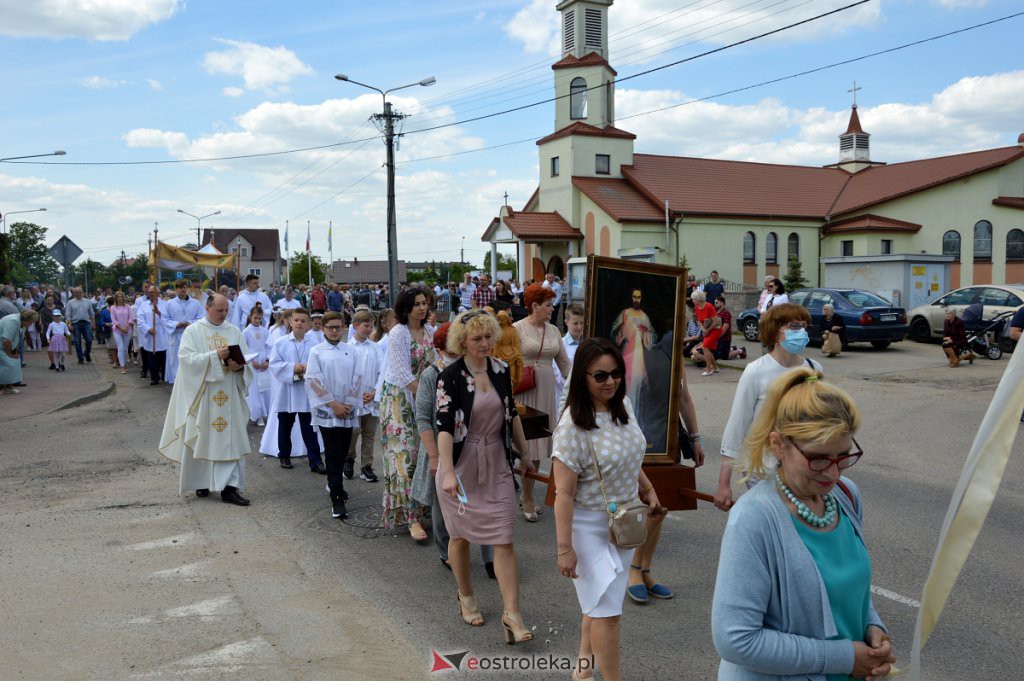 Boże Ciało 2021 parafii pw. NMP Królowej Rodzin w Ostrołęce [03.06.2021] - zdjęcie #35 - eOstroleka.pl