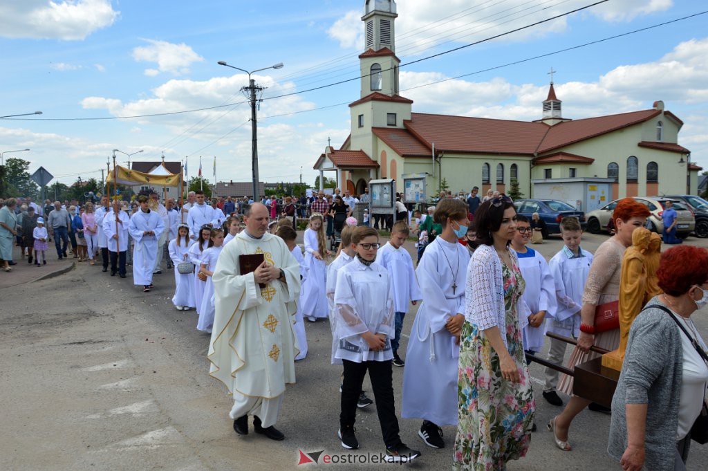 Boże Ciało 2021 parafii pw. NMP Królowej Rodzin w Ostrołęce [03.06.2021] - zdjęcie #38 - eOstroleka.pl