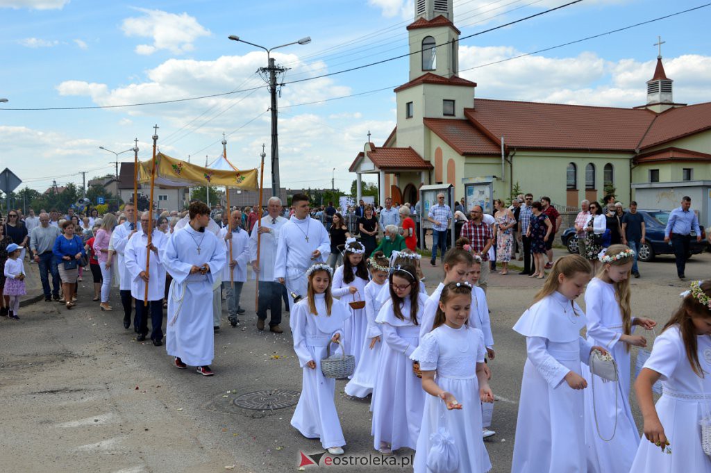 Boże Ciało 2021 parafii pw. NMP Królowej Rodzin w Ostrołęce [03.06.2021] - zdjęcie #43 - eOstroleka.pl