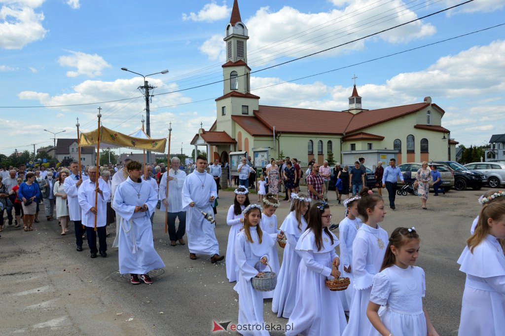 Boże Ciało 2021 parafii pw. NMP Królowej Rodzin w Ostrołęce [03.06.2021] - zdjęcie #44 - eOstroleka.pl
