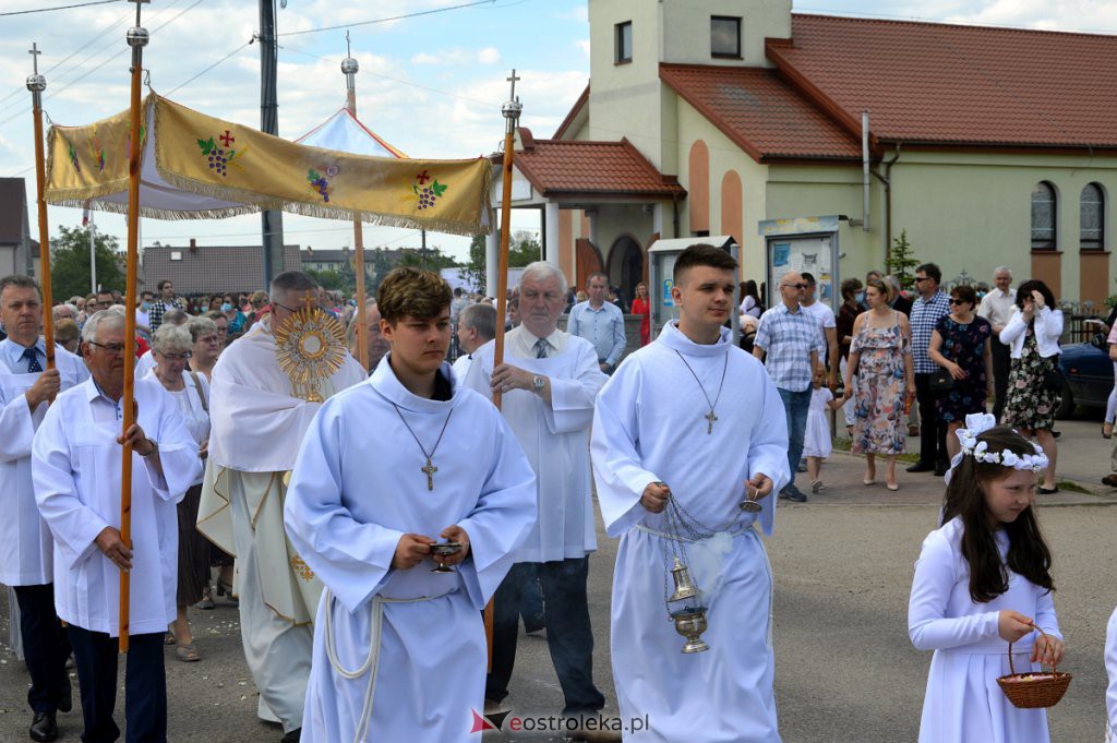 Boże Ciało 2021 parafii pw. NMP Królowej Rodzin w Ostrołęce [03.06.2021] - zdjęcie #45 - eOstroleka.pl