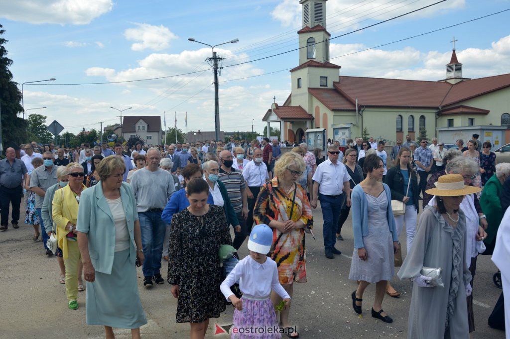 Boże Ciało 2021 parafii pw. NMP Królowej Rodzin w Ostrołęce [03.06.2021] - zdjęcie #52 - eOstroleka.pl