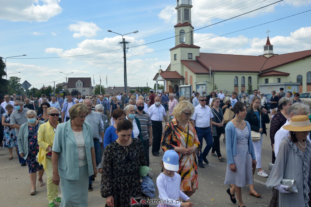 Boże Ciało 2021 parafii pw. NMP Królowej Rodzin w Ostrołęce [03.06.2021] - zdjęcie #53 - eOstroleka.pl
