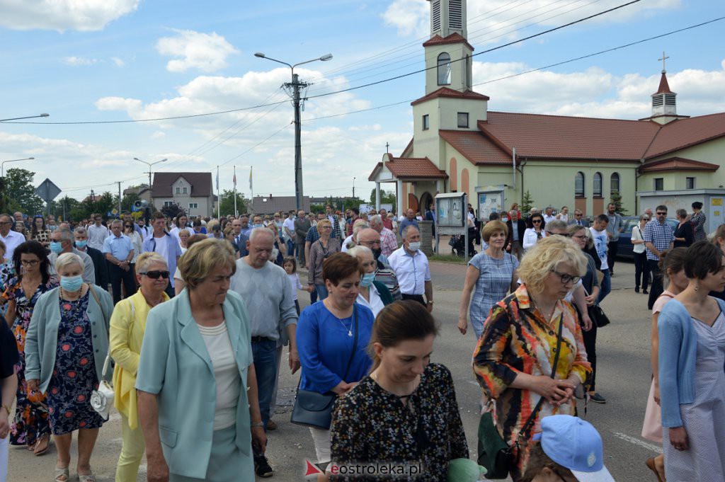 Boże Ciało 2021 parafii pw. NMP Królowej Rodzin w Ostrołęce [03.06.2021] - zdjęcie #54 - eOstroleka.pl