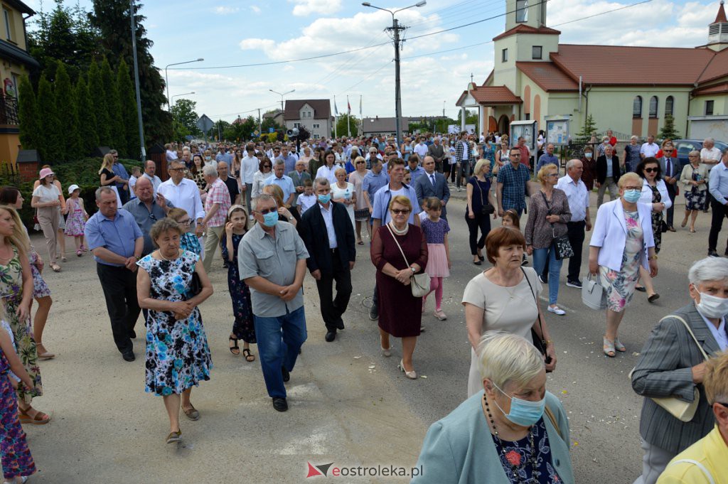 Boże Ciało 2021 parafii pw. NMP Królowej Rodzin w Ostrołęce [03.06.2021] - zdjęcie #60 - eOstroleka.pl
