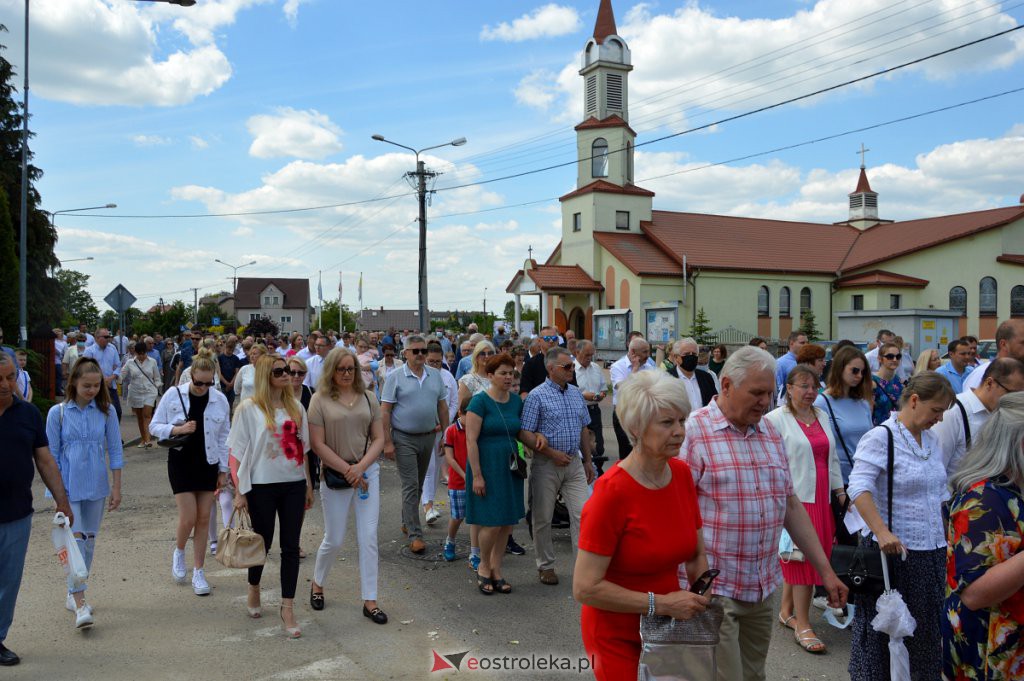 Boże Ciało 2021 parafii pw. NMP Królowej Rodzin w Ostrołęce [03.06.2021] - zdjęcie #77 - eOstroleka.pl