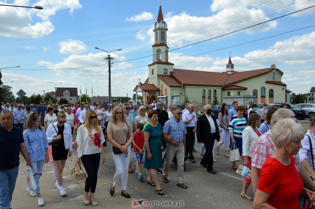 Boże Ciało 2021 parafii pw. NMP Królowej Rodzin w Ostrołęce [03.06.2021] - zdjęcie #79 - eOstroleka.pl