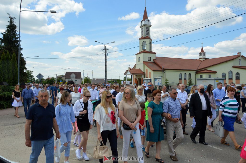 Boże Ciało 2021 parafii pw. NMP Królowej Rodzin w Ostrołęce [03.06.2021] - zdjęcie #80 - eOstroleka.pl