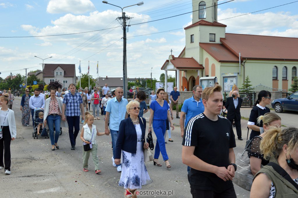 Boże Ciało 2021 parafii pw. NMP Królowej Rodzin w Ostrołęce [03.06.2021] - zdjęcie #109 - eOstroleka.pl