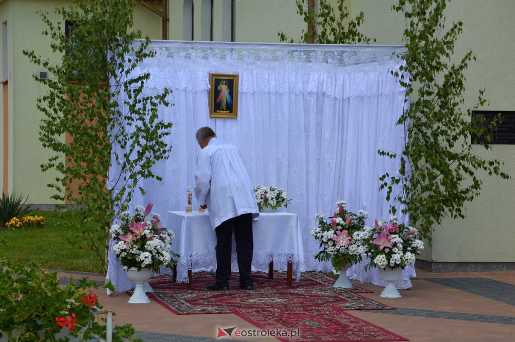 Boże Ciało 2021 parafii pw. NMP Kr&oacute;lowej Rodzin w Ostrołęce [03.06.2021] - zdjęcie #2 - eOstroleka.pl
