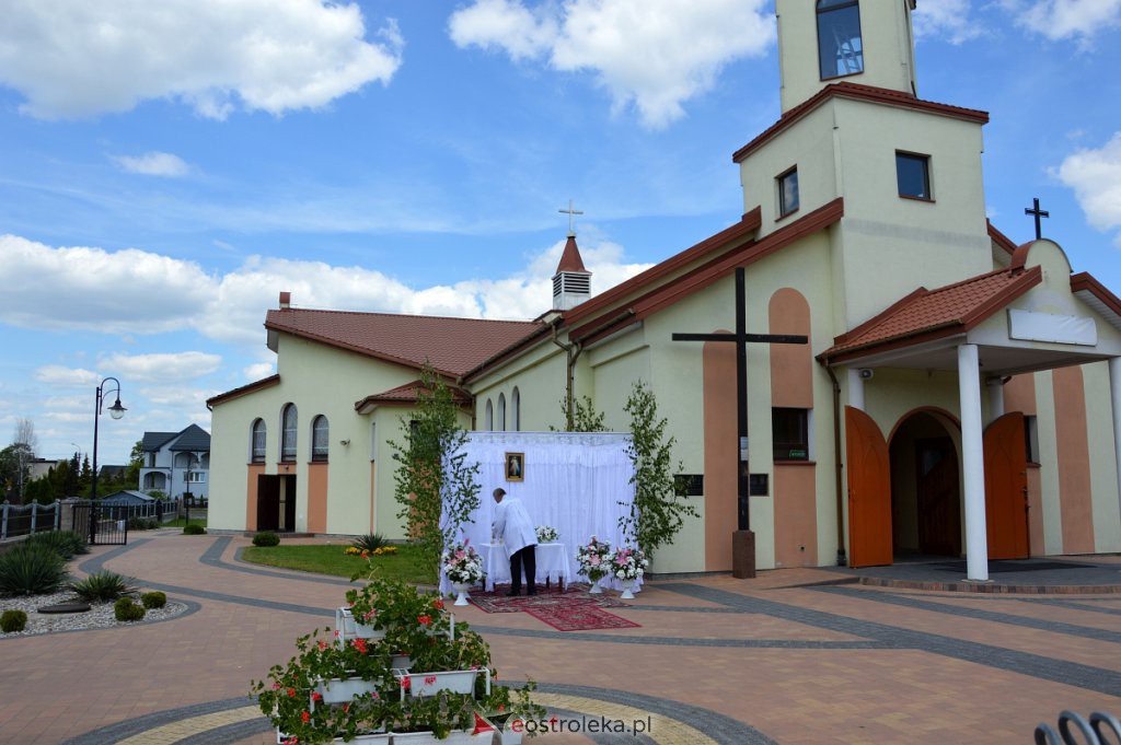 Boże Ciało 2021 parafii pw. NMP Kr&oacute;lowej Rodzin w Ostrołęce [03.06.2021] - zdjęcie #1 - eOstroleka.pl