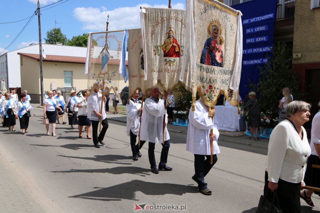 Boże Ciało 2021 w parafii pw. Nawiedzenia NMP (fara) [03.06.2021] - zdjęcie #11 - eOstroleka.pl