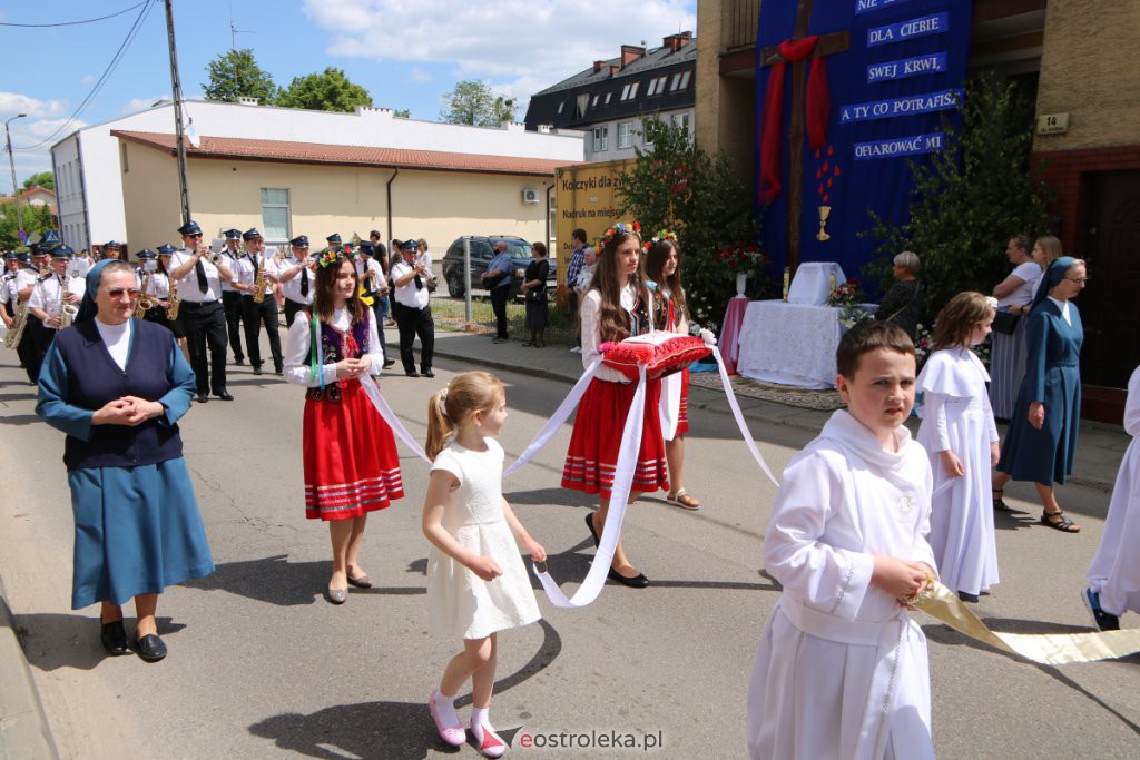 Boże Ciało 2021 w parafii pw. Nawiedzenia NMP (fara) [03.06.2021] - zdjęcie #29 - eOstroleka.pl