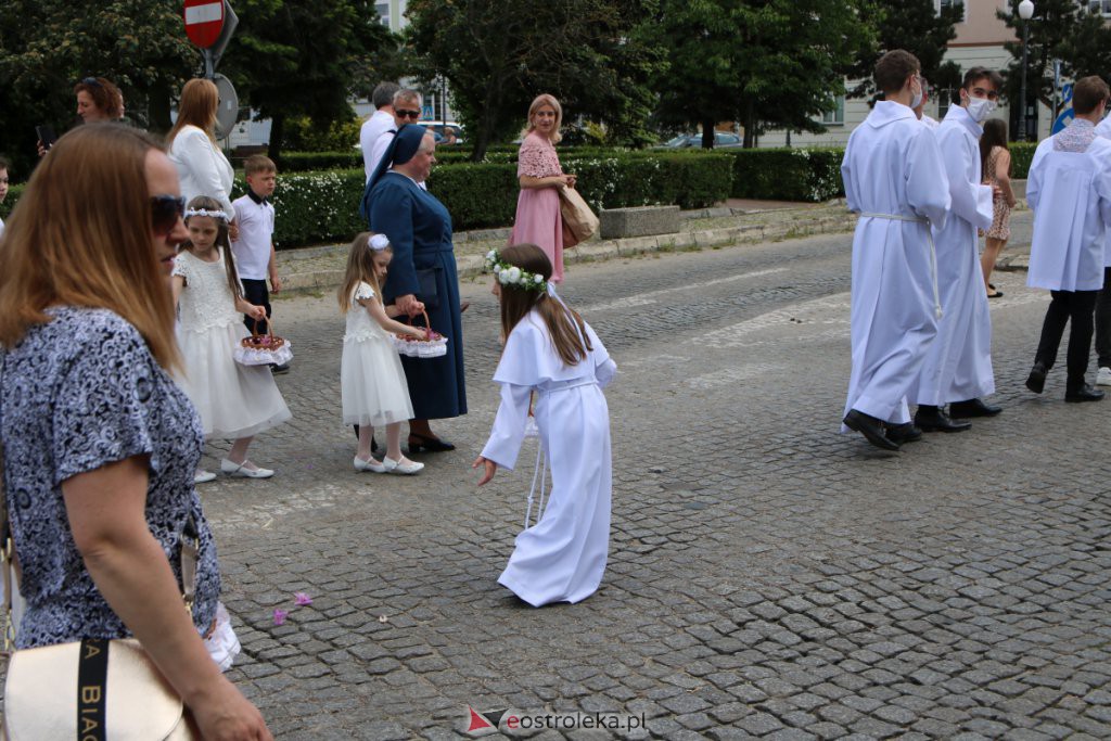 Boże Ciało 2021 w parafii pw. Nawiedzenia NMP (fara) [03.06.2021] - zdjęcie #60 - eOstroleka.pl