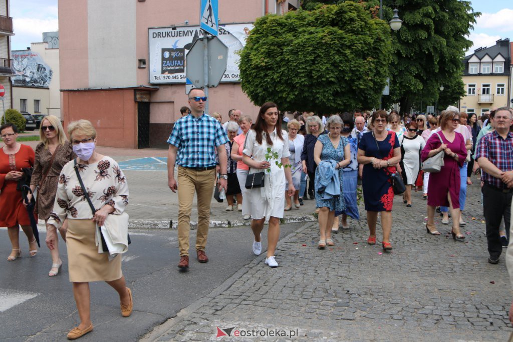 Boże Ciało 2021 w parafii pw. Nawiedzenia NMP (fara) [03.06.2021] - zdjęcie #52 - eOstroleka.pl