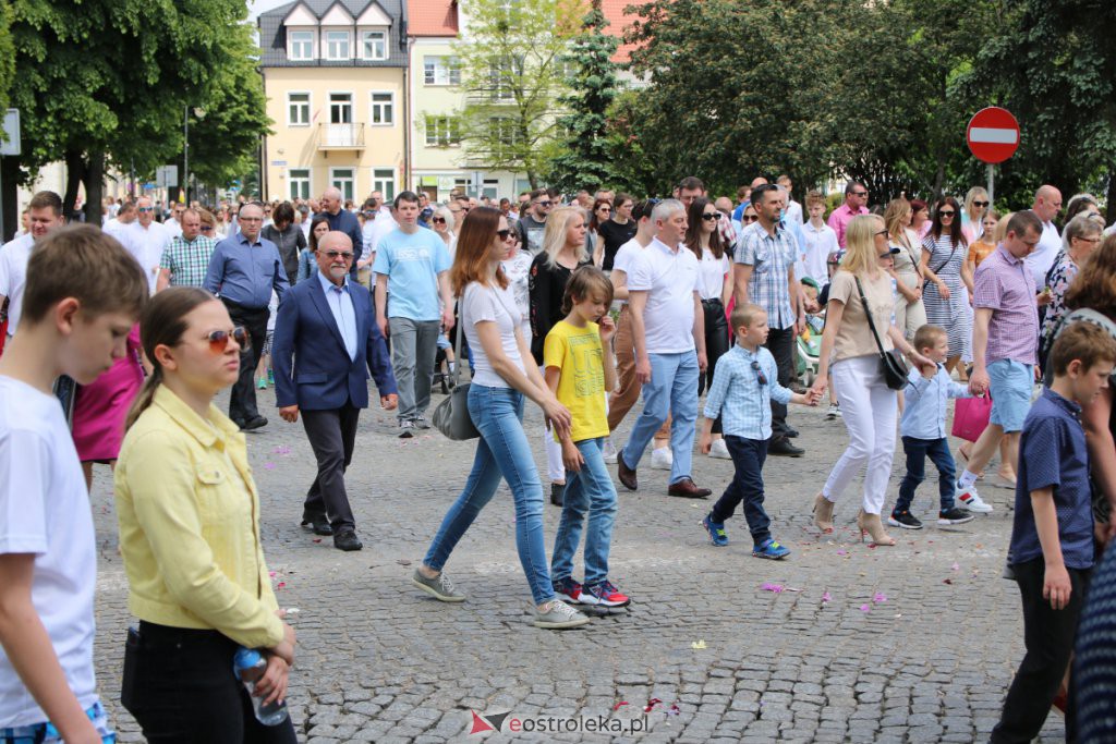 Boże Ciało 2021 w parafii pw. Nawiedzenia NMP (fara) [03.06.2021] - zdjęcie #5 - eOstroleka.pl