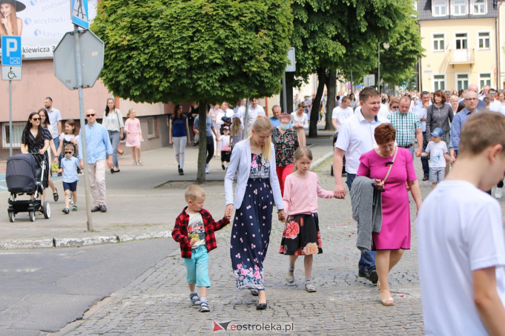 Boże Ciało 2021 w parafii pw. Nawiedzenia NMP (fara) [03.06.2021] - zdjęcie #4 - eOstroleka.pl